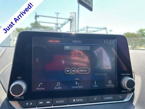 Used 2025 Nissan Sentra SR FWD image 19