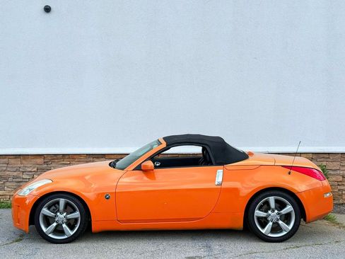 Used 2007 Nissan 350Z Touring RWD image 7