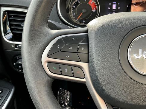 Used 2022 Jeep Cherokee Limited image 9