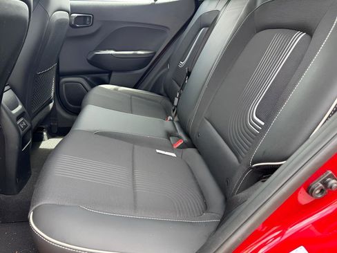Used 2024 Hyundai Venue Limited FWD image 14