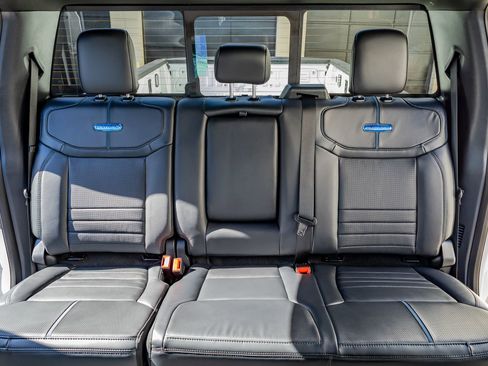 Used 2026 Ford F450 Platinum w/ FX4 Off-Road Package image 35