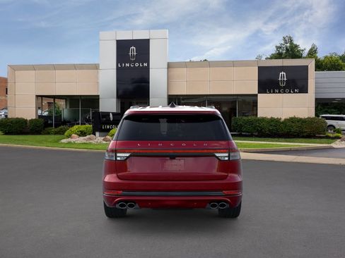 New 2026 Lincoln Aviator AWD w/ Jet Appearance Package image 5