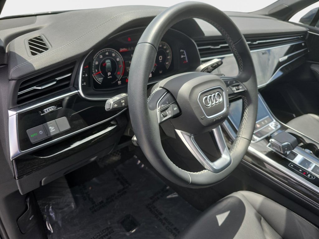 Used 2025 Audi Q7 3.0T Premium Plus AWD/4WD image 27