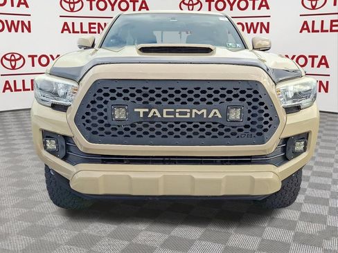 Used 2016 Toyota Tacoma TRD Sport w/ Premium & Technology Package AWD/4WD image 2