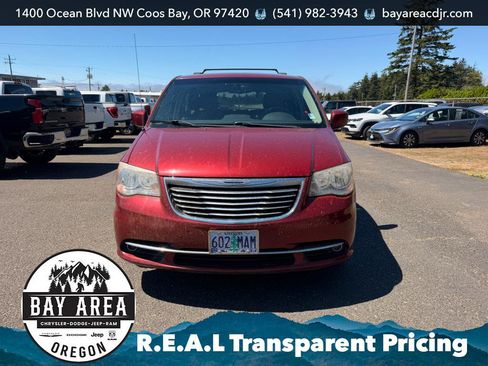 Used 2014 Chrysler Town & Country Touring FWD image 2