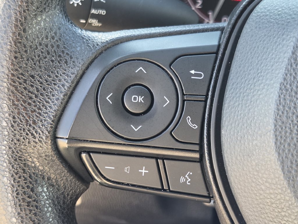 Used 2025 Toyota RAV4 XLE FWD image 24