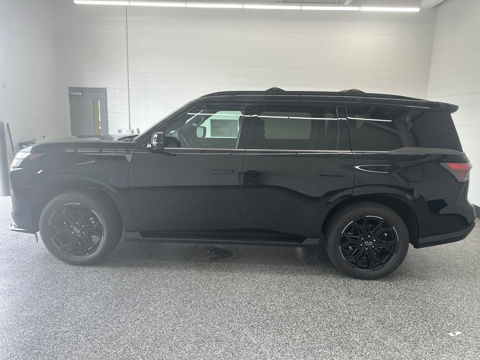 New 2027 INFINITI QX80 Sensory w/ Sport Exterior Package AWD/4WD image 6