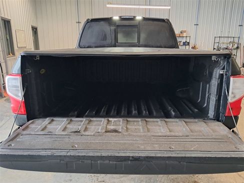 Used 2021 Nissan Titan SV w/ SV Convenience Package image 13