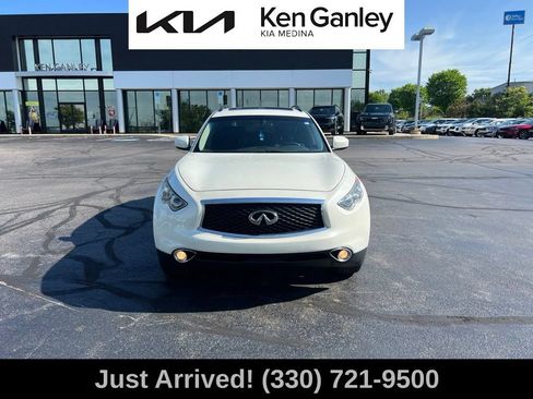 Used 2017 INFINITI QX70 AWD image 2
