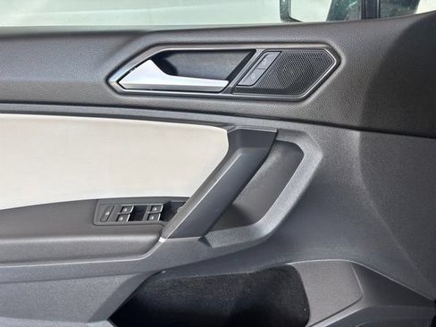 Used 2018 Volkswagen Tiguan SE w/ 3rd Row Seat Package AWD/4WD image 16