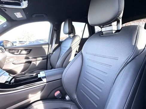 New 2025 Mercedes-Benz GLC 350e 4MATIC image 19