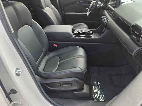 Certified 2025 Honda Pilot Touring image 16