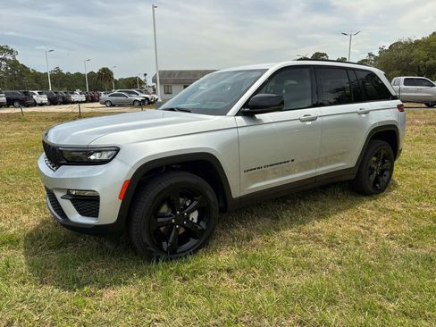 New 2025 Jeep Grand Cherokee Limited w/ Black Appearance Package RWD image 7