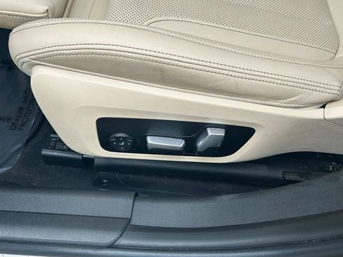 Used 2022 BMW 330i Sedan w/ Driving Assistance Package RWD image 17