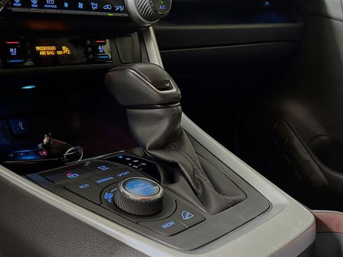 Used 2021 Toyota RAV4 Limited image 24