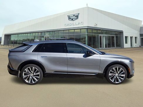 Certified 2025 Cadillac Lyriq Luxury image 4