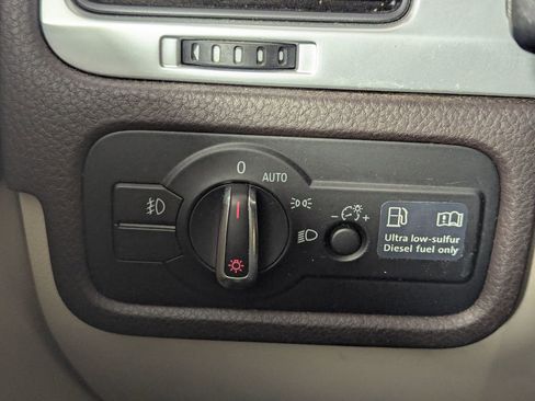 Used 2012 Volkswagen Touareg Sport AWD/4WD image 46