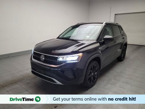 Used 2023 Volkswagen Taos SE w/ Black Wheel Package FWD image 1