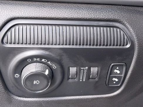 Used 2023 Jeep Wagoneer L Series II image 33