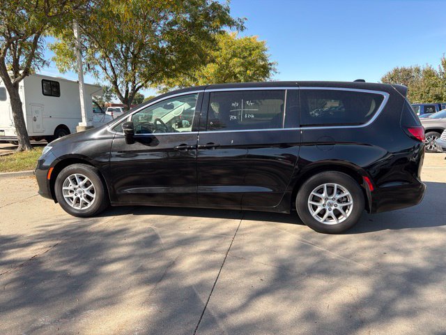 Used 2024 Chrysler Pacifica Touring-L FWD image 9