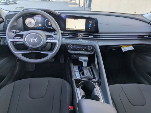New 2025 Hyundai Elantra SEL image 27