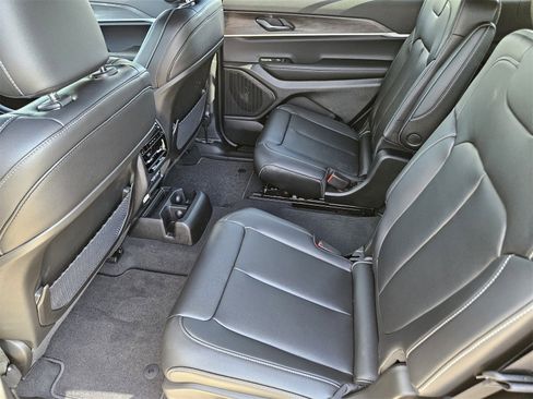 New 2025 Jeep Grand Cherokee L Limited image 30