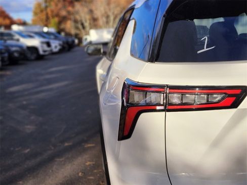 New 2026 Chevrolet Equinox LT w/ Convenience Package II image 9