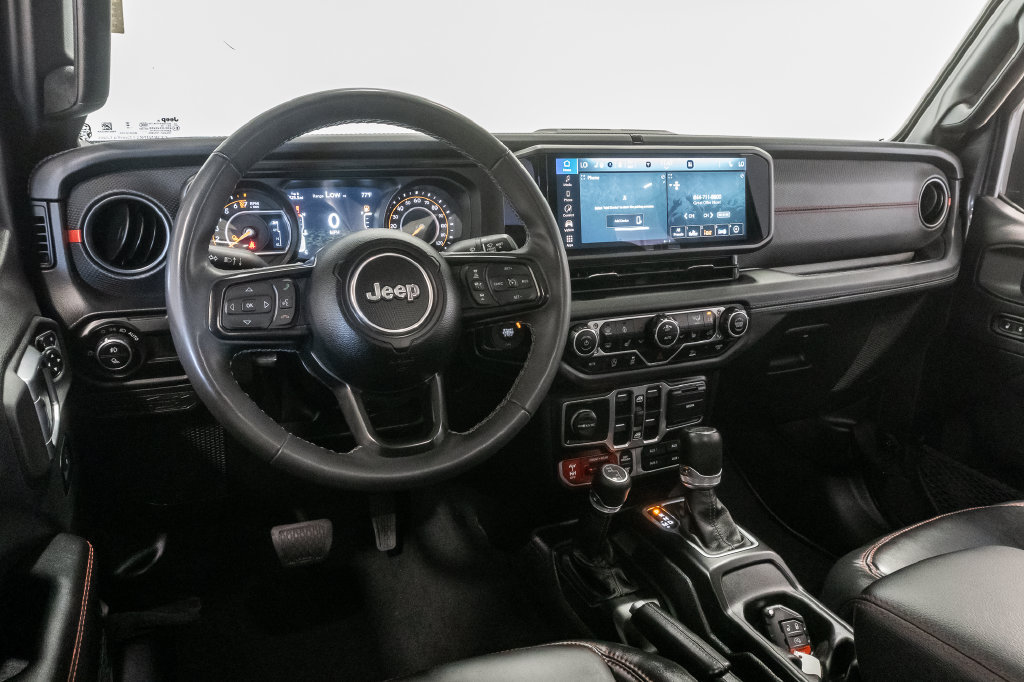 Used 2025 Jeep Gladiator Rubicon w/ Convenience Group AWD/4WD image 7