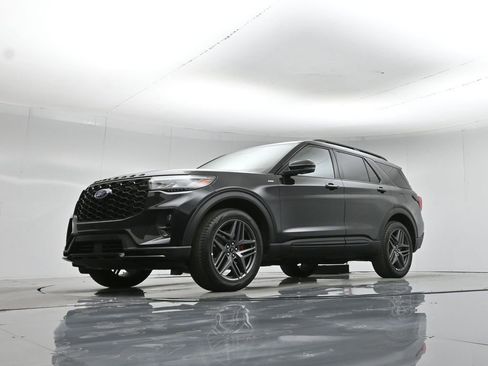 Used 2025 Ford Explorer ST-Line w/ ST-Line Street Pack image 47