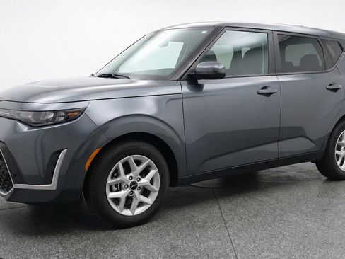 Used 2025 Kia Soul LX w/ LX Technology Package FWD image 3