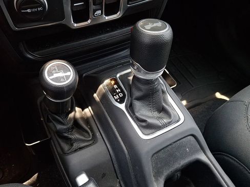 Used 2021 Jeep Wrangler Unlimited Sport AWD/4WD image 16