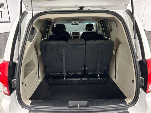 Used 2014 Dodge Grand Caravan SXT image 12