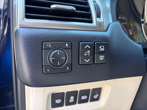 Used 2021 Lexus GX 460 Luxury w/ Sport Design Package AWD/4WD image 12