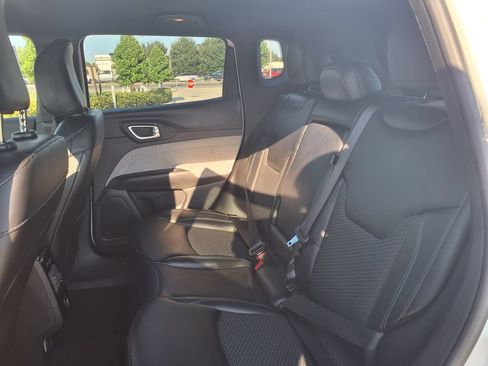 Used 2025 Jeep Compass Latitude AWD/4WD image 18