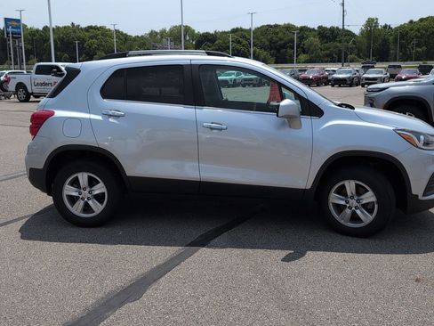 Used 2018 Chevrolet Trax LT w/ LT Convenience Package AWD/4WD image 9