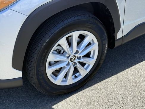 Used 2022 Toyota Corolla Cross LE image 3