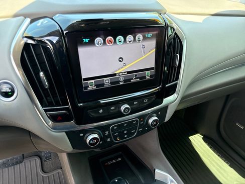 Used 2018 Chevrolet Traverse Premier w/ Driver Confidence II Package FWD image 19