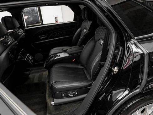 Used 2023 Bentley Bentayga Extended Wheelbase AWD/4WD image 39