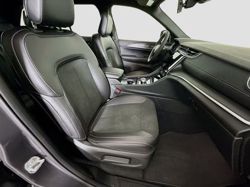 New 2025 Jeep Grand Cherokee Laredo image 26