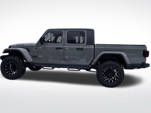 Used 2021 Jeep Gladiator Willys image 11