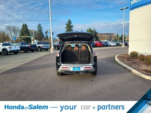 Used 2022 Nissan Pathfinder Platinum w/ Cargo Package image 19