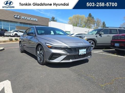 Used 2025 Hyundai Elantra Sport image 1