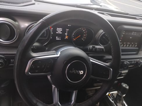 Used 2018 Jeep Wrangler Unlimited Sahara w/ Cold Weather Group image 11