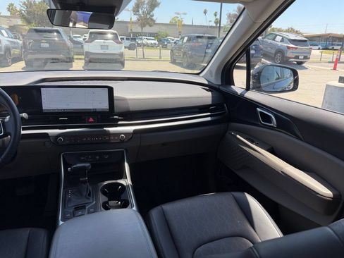 Used 2026 Kia Carnival FWD image 38