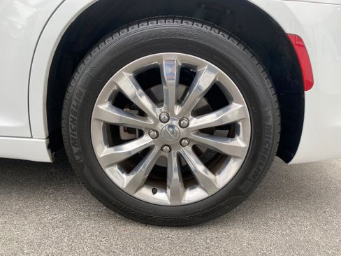 Used 2021 Chrysler 300 Touring L AWD/4WD image 8