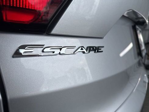 Used 2019 Ford Escape SEL image 24