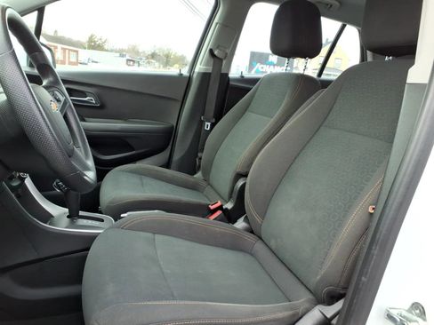 Used 2017 Chevrolet Trax LS image 26
