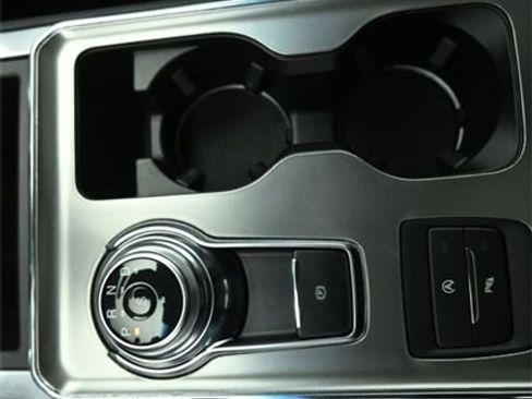 Certified 2022 Ford Edge Titanium w/ Class II Trailer Tow Package image 18