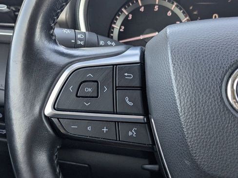 Used 2021 Toyota Highlander XLE FWD image 22