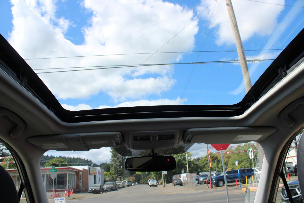 Used 2014 Subaru Forester 2.5i Limited AWD/4WD image 12